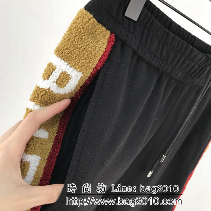 BURBERRY巴寶莉 專櫃同步 2018冬季最新款 褲邊特定LOGO字母織帶拼接 男款加絨休閒褲 ydi2422